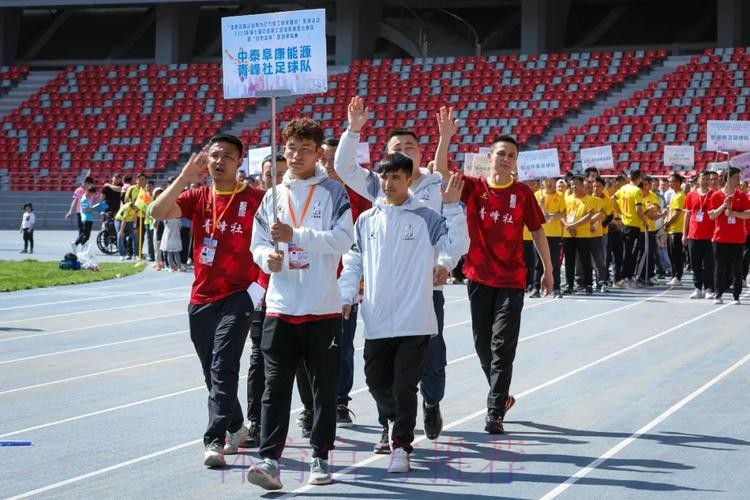 足坛名宿助力新疆职工足球发展 足坛名宿助力新疆职工足球发展